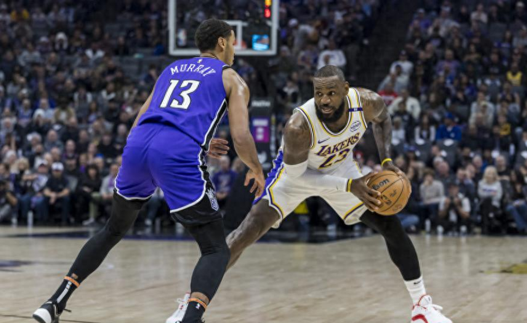 开云-詹姆斯连续七场比赛得分超过挺进下一轮，勇士挑战极限！的简单介绍